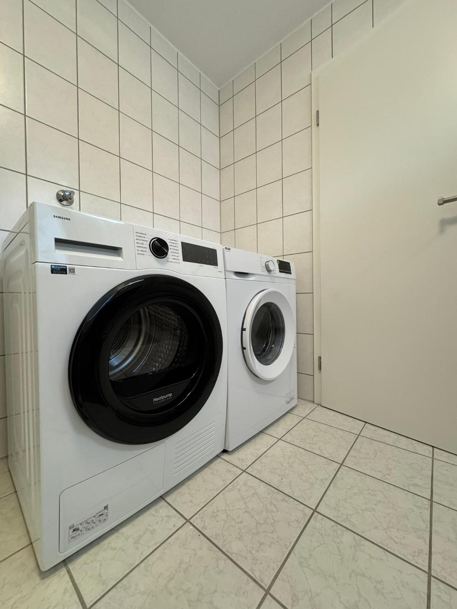 Goldcream Suites - Modern - Netflix - Free Parking Guenzburg Exterior photo