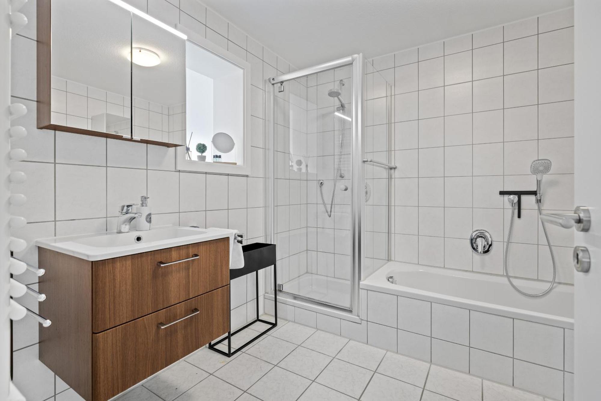 Goldcream Suites - Modern - Netflix - Free Parking Guenzburg Exterior photo